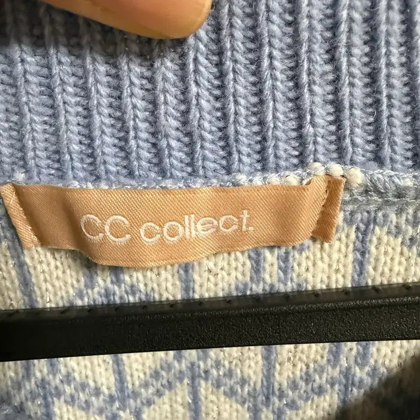 [BUNJANG] CC Collect V-Neck Jacquard Knit Sky Blue / CC콜렉트 V넥 자가드 니트 하늘색