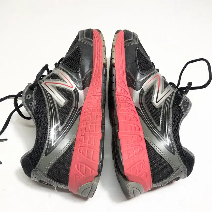 [BUNJANG] New Balance 680 V2 Black/Pink Sneakers / 뉴발란스 680 V2 블랙/핑크 250