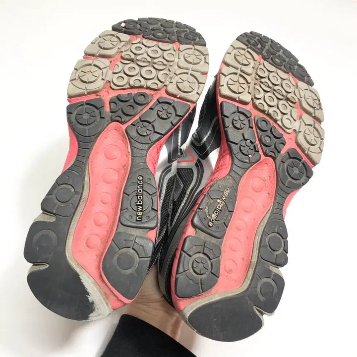 [BUNJANG] New Balance 680 V2 Black/Pink Sneakers / 뉴발란스 680 V2 블랙/핑크 250