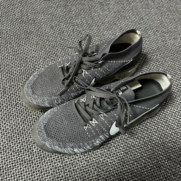 [BUNJANG] Nike Air VaporMax Flyknit Gray Sneakers / 나이키 에어 베이퍼맥스 플라이니트 그레이 280