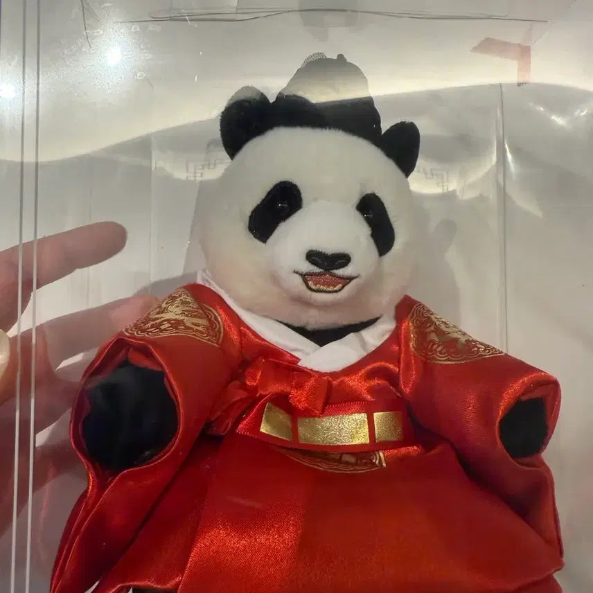 [BUNJANG] Everland Labao Hanbok Doll / (새상품) 에버랜드 러바오 한복인형(러바오 키링 및 부적뱃지 증정)