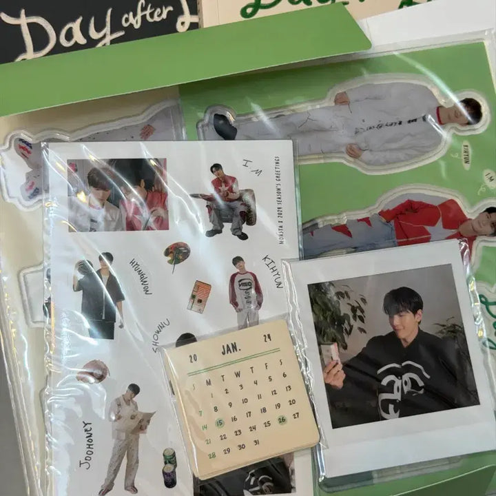 [BUNJANG] Monsta X 2024 Season's Greetings Bundle Set / 몬스타엑스 2024 시그 일괄양도