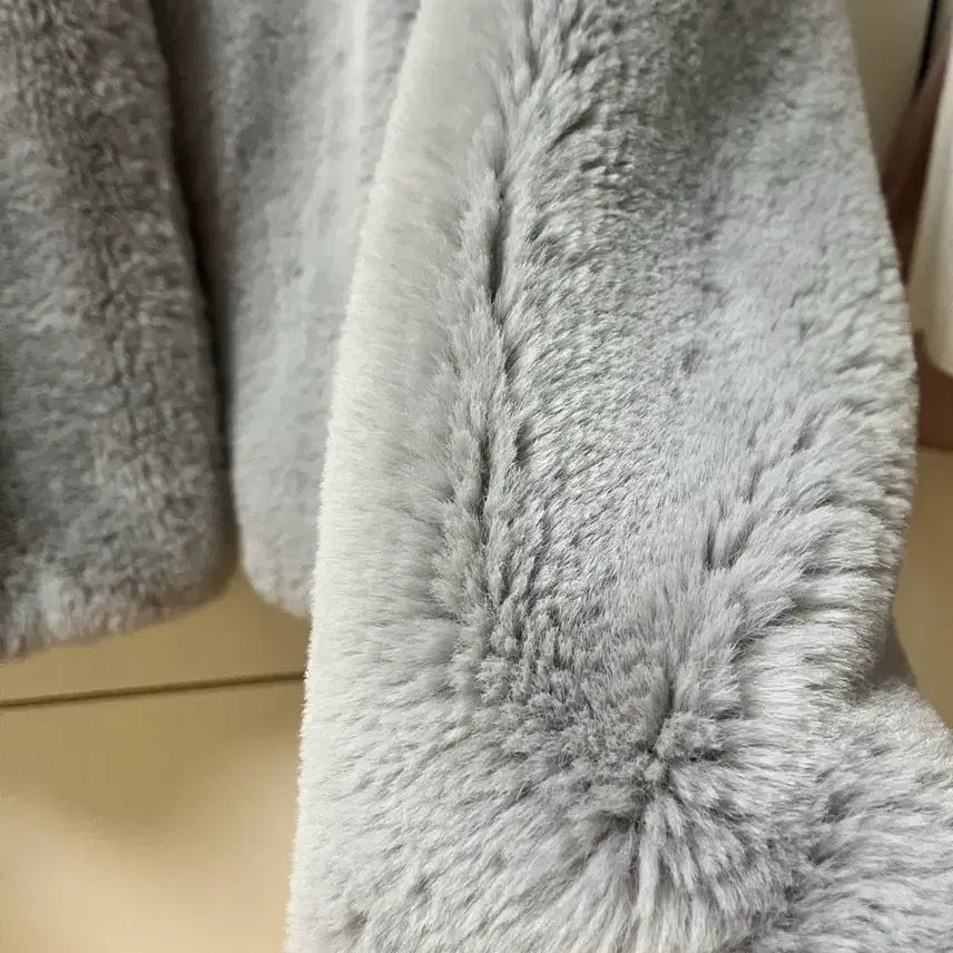 [BUNJANG] Gray Faux Fur Jacket (S-M) / 회색 인조 퍼 자켓s~m