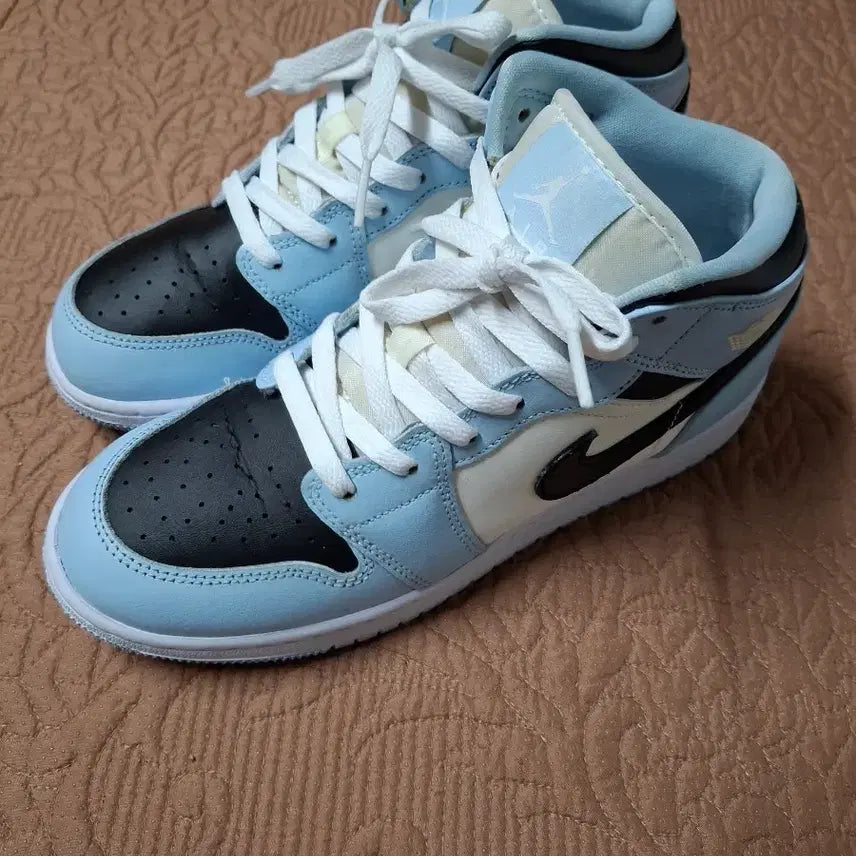 [BUNJANG] Nike Air Jordan 1 Mid Ice Blue Sneakers / 250 나이키 조던 1 미드 아이스블루 운동화 [1289]