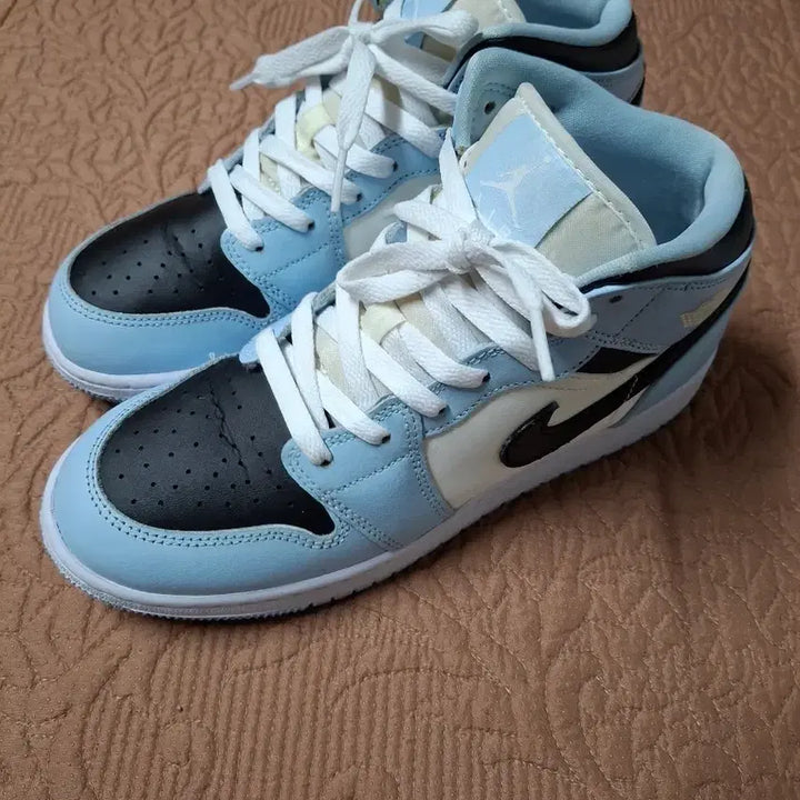 [BUNJANG] Nike Air Jordan 1 Mid Ice Blue Sneakers / 250 나이키 조던 1 미드 아이스블루 운동화 [1289]