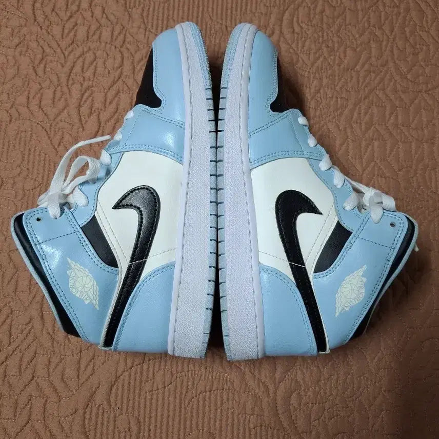 [BUNJANG] Nike Air Jordan 1 Mid Ice Blue Sneakers / 250 나이키 조던 1 미드 아이스블루 운동화 [1289]