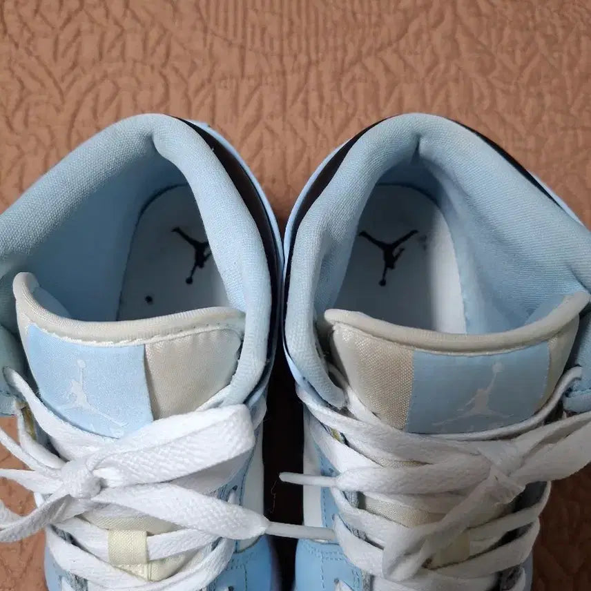 [BUNJANG] Nike Air Jordan 1 Mid Ice Blue Sneakers / 250 나이키 조던 1 미드 아이스블루 운동화 [1289]