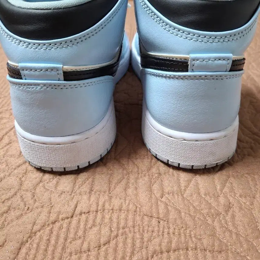 [BUNJANG] Nike Air Jordan 1 Mid Ice Blue Sneakers / 250 나이키 조던 1 미드 아이스블루 운동화 [1289]