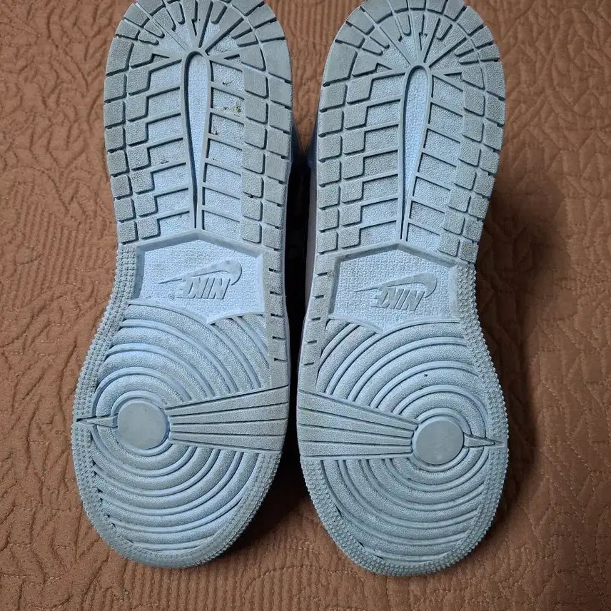 [BUNJANG] Nike Air Jordan 1 Mid Ice Blue Sneakers / 250 나이키 조던 1 미드 아이스블루 운동화 [1289]