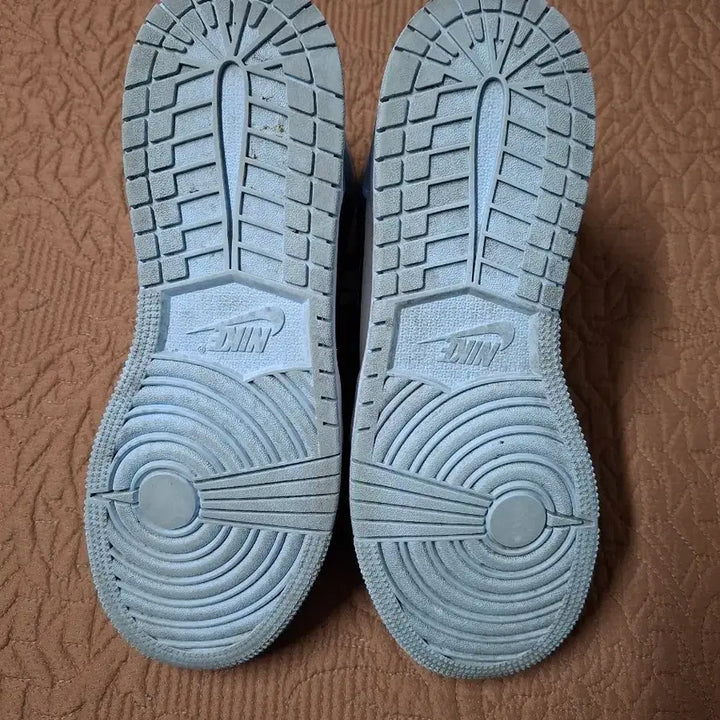 [BUNJANG] Nike Air Jordan 1 Mid Ice Blue Sneakers / 250 나이키 조던 1 미드 아이스블루 운동화 [1289]