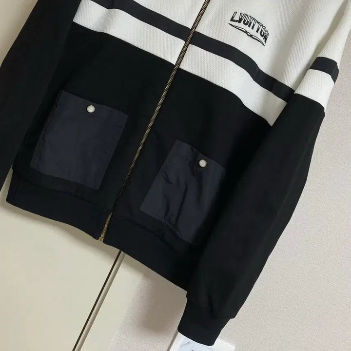 [SOLD OUT] [M] 25SS 루이비통 하이브리드 저지 블루종 자켓 25년 신상