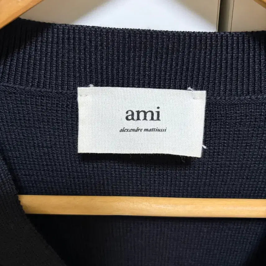 [SOLD OUT] (L)아미 스몰 하트 가디건 블랙