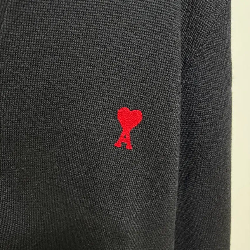 [SOLD OUT] (L)아미 스몰 하트 가디건 블랙