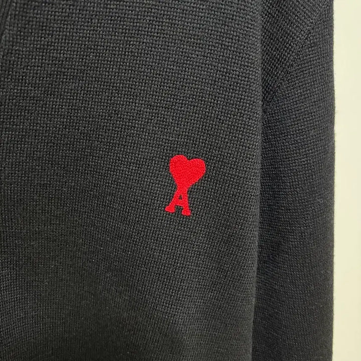[SOLD OUT] (L)아미 스몰 하트 가디건 블랙