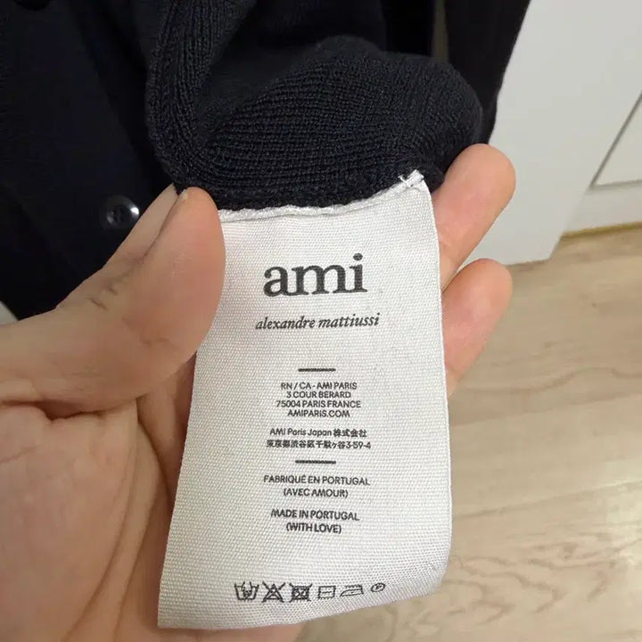 [SOLD OUT] (L)아미 스몰 하트 가디건 블랙
