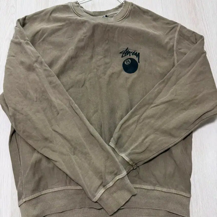 [BUNJANG] Stussy 8 Ball Sweatshirt Khaki / (정품)스투시 8볼 맨투맨 티셔츠 !새상품급!