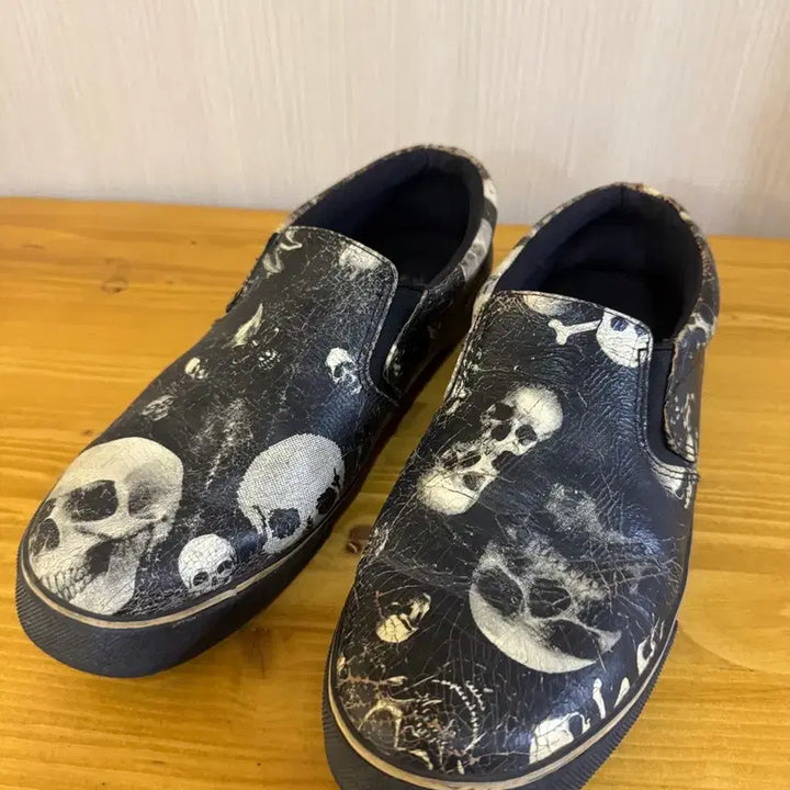[BUNJANG] Vintage Skull Crack Leather Slip-on Shoes / 빈티지 스컬 크랙 레더 슬립온 slip on