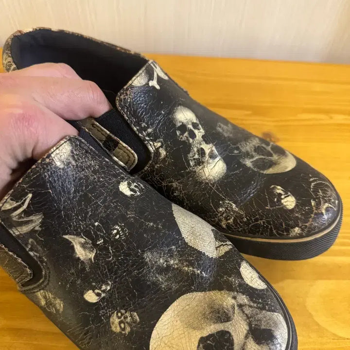 [BUNJANG] Vintage Skull Crack Leather Slip-on Shoes / 빈티지 스컬 크랙 레더 슬립온 slip on