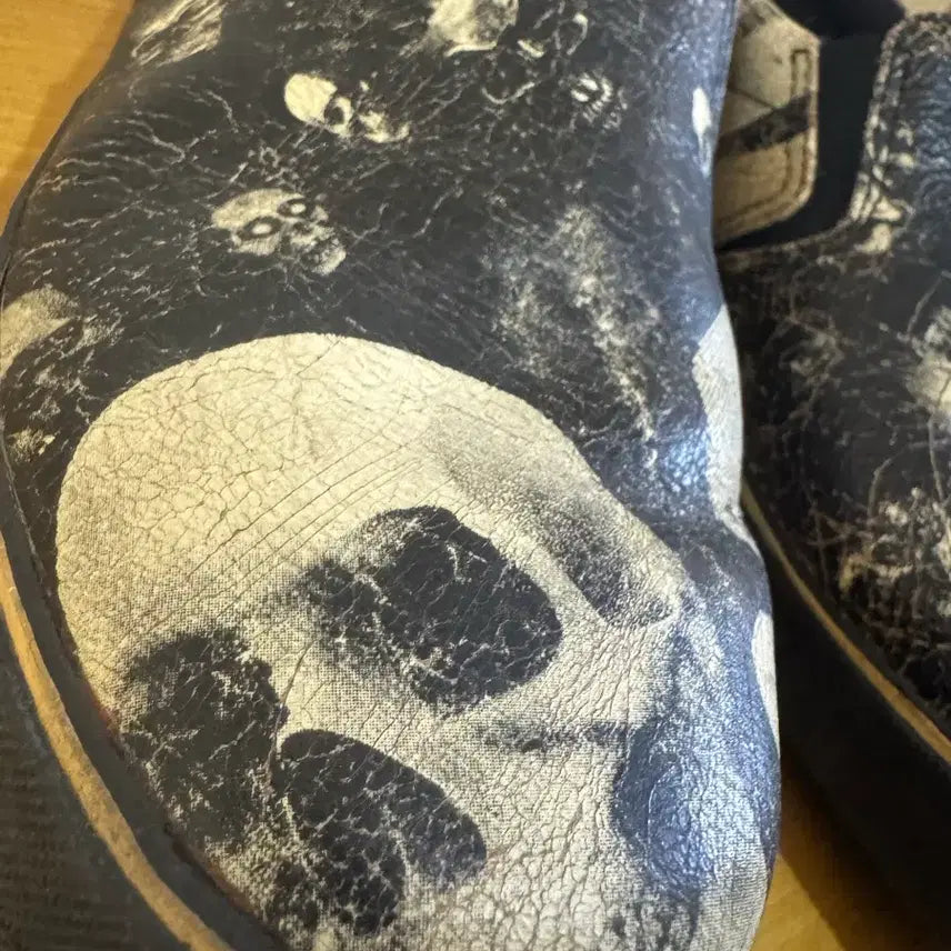[BUNJANG] Vintage Skull Crack Leather Slip-on Shoes / 빈티지 스컬 크랙 레더 슬립온 slip on