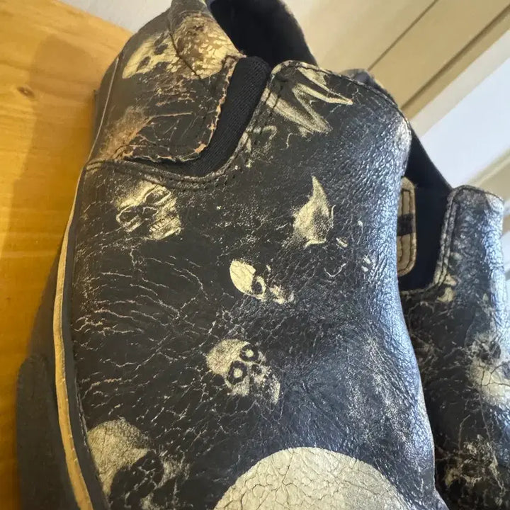 [BUNJANG] Vintage Skull Crack Leather Slip-on Shoes / 빈티지 스컬 크랙 레더 슬립온 slip on