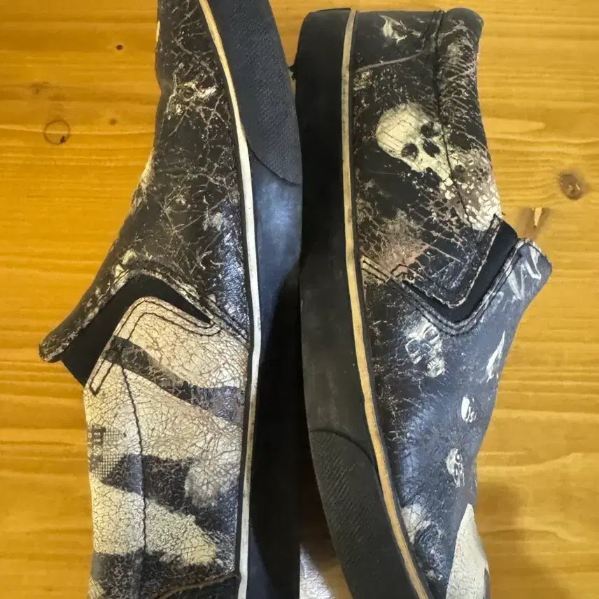[BUNJANG] Vintage Skull Crack Leather Slip-on Shoes / 빈티지 스컬 크랙 레더 슬립온 slip on