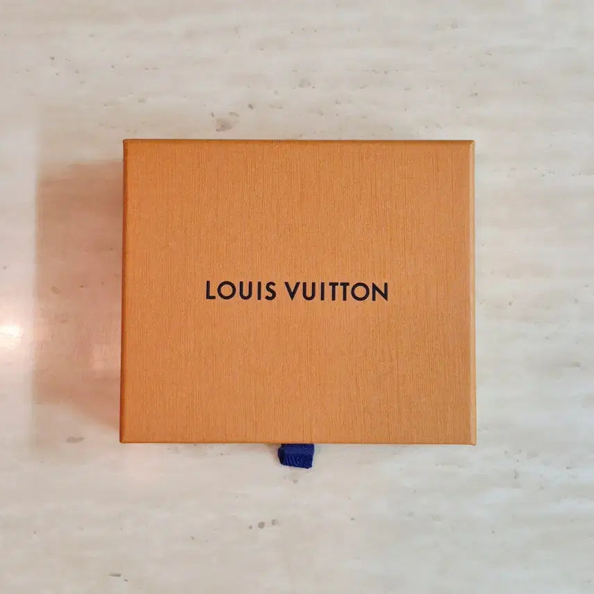 [BUNJANG] Louis Vuitton Box, Shopping Bag, and Ribbon Set / [백화점정품]루이비통 박스+쇼핑백+리본 풀구성품,루이비통 지갑,루이비통