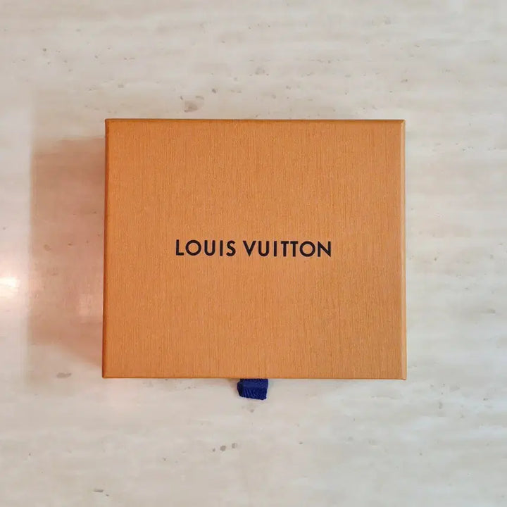 [BUNJANG] Louis Vuitton Box, Shopping Bag, and Ribbon Set / [백화점정품]루이비통 박스+쇼핑백+리본 풀구성품,루이비통 지갑,루이비통