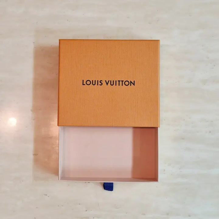 [BUNJANG] Louis Vuitton Box, Shopping Bag, and Ribbon Set / [백화점정품]루이비통 박스+쇼핑백+리본 풀구성품,루이비통 지갑,루이비통