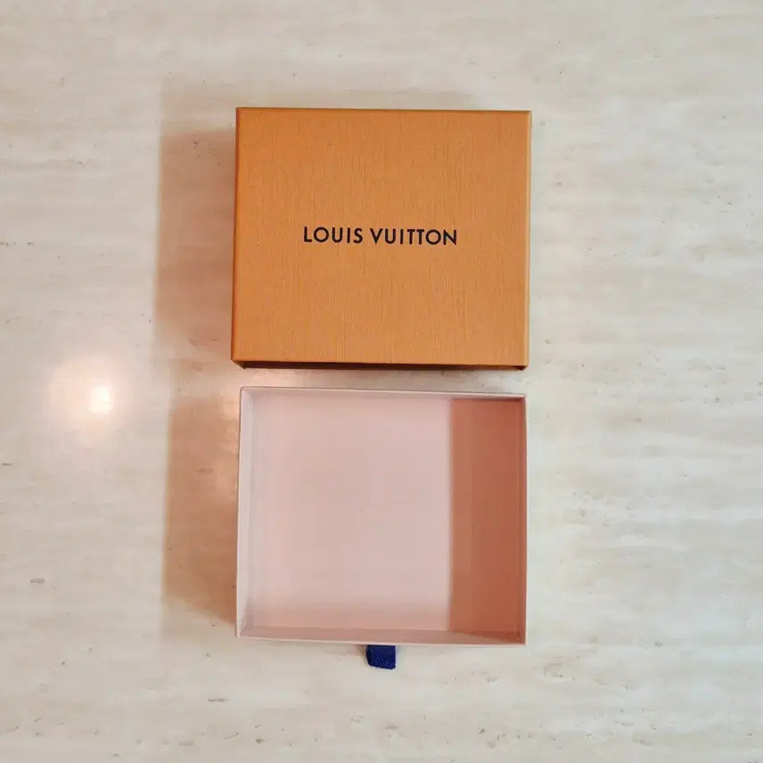 [BUNJANG] Louis Vuitton Box, Shopping Bag, and Ribbon Set / [백화점정품]루이비통 박스+쇼핑백+리본 풀구성품,루이비통 지갑,루이비통