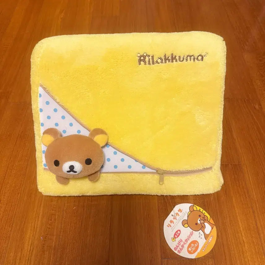 [BUNJANG] Rilakkuma Triangle Cushion / 리락쿠마 다용도 삼각쿠션