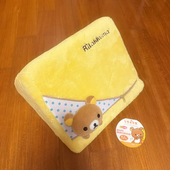 [BUNJANG] Rilakkuma Triangle Cushion / 리락쿠마 다용도 삼각쿠션