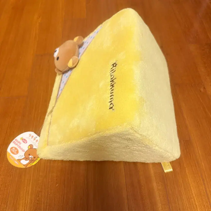 [BUNJANG] Rilakkuma Triangle Cushion / 리락쿠마 다용도 삼각쿠션