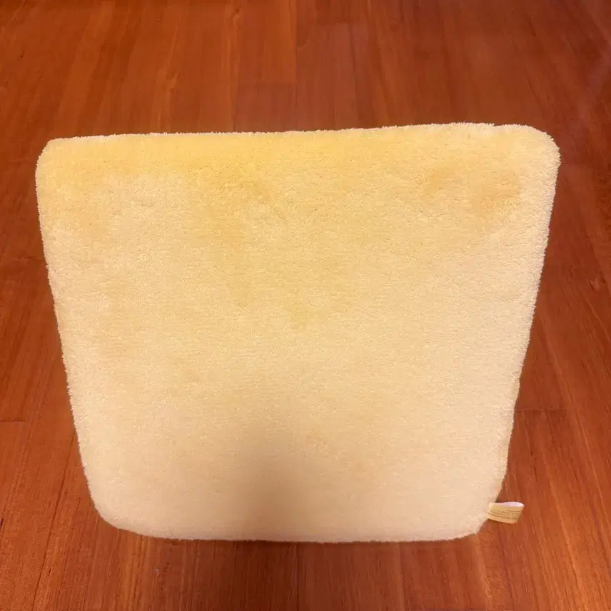 [BUNJANG] Rilakkuma Triangle Cushion / 리락쿠마 다용도 삼각쿠션