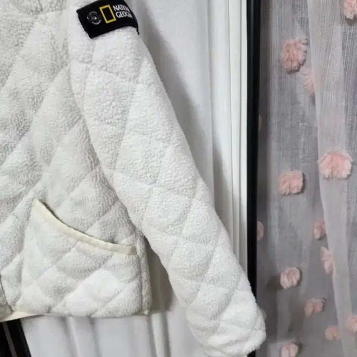 [BUNJANG] National Geographic Quilted Fleece Jacket White / 내셔널지오그래픽 뽀글이 퀼팅 자켓 화이트