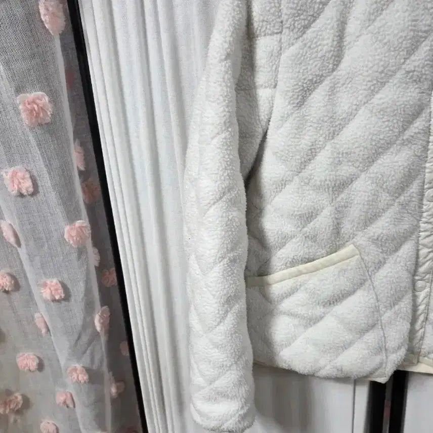 [BUNJANG] National Geographic Quilted Fleece Jacket White / 내셔널지오그래픽 뽀글이 퀼팅 자켓 화이트