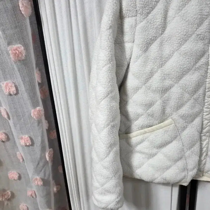 [BUNJANG] National Geographic Quilted Fleece Jacket White / 내셔널지오그래픽 뽀글이 퀼팅 자켓 화이트