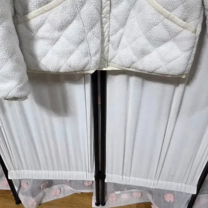 [BUNJANG] National Geographic Quilted Fleece Jacket White / 내셔널지오그래픽 뽀글이 퀼팅 자켓 화이트