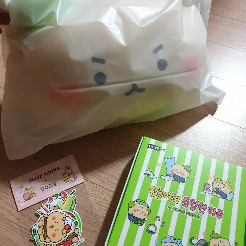 [BUNJANG] Mang-gom Blanket Cushion Set / 바로발송 미개봉 망곰 담요 쿠션 + 스티커 + 올리브 키트 일괄