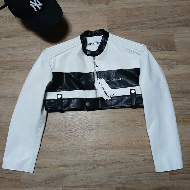 [BUNJANG] notknowing Cropped Leather Racing Jacket / 택붙은 미사용 notknowing 낫노잉 크롭 레더 레이싱 가죽 자켓