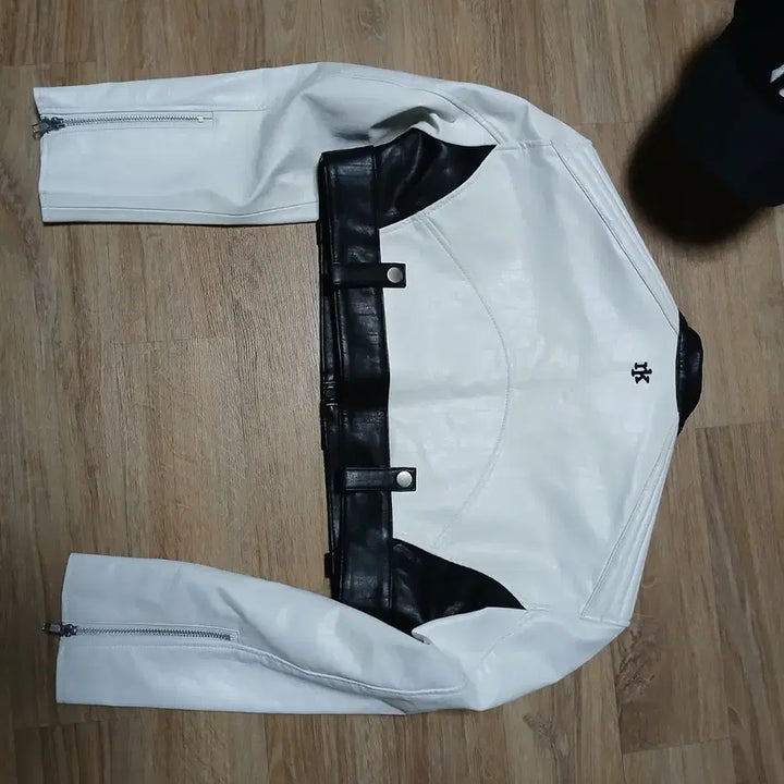 [BUNJANG] notknowing Cropped Leather Racing Jacket / 택붙은 미사용 notknowing 낫노잉 크롭 레더 레이싱 가죽 자켓
