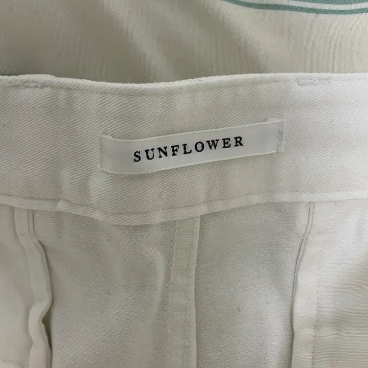 [BUNJANG] Sunflower Pleats Shorts / 선플라워 플리츠 쇼츠