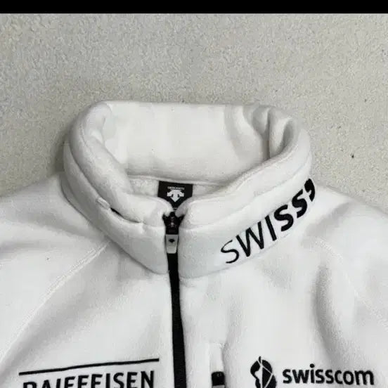 [SOLD OUT] 대상트 스위스 스키팀 후리스 L팝니다