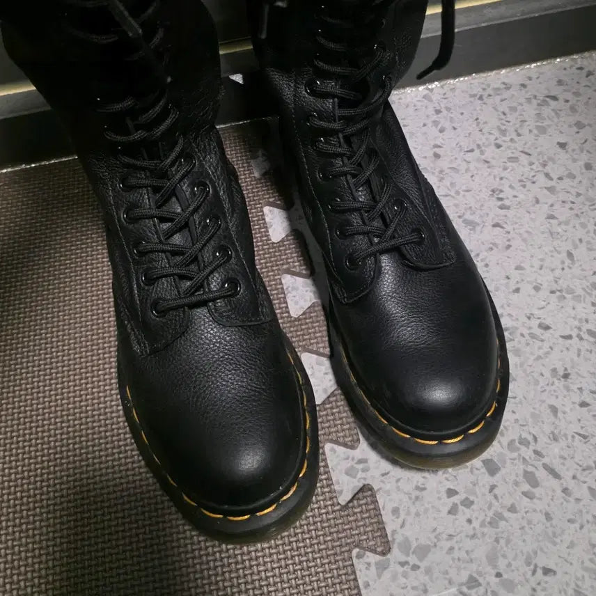 [BUNJANG] Dr. Martens 1B60 Virginia Black Boots / 닥터마틴 1B60 버지니아 블랙