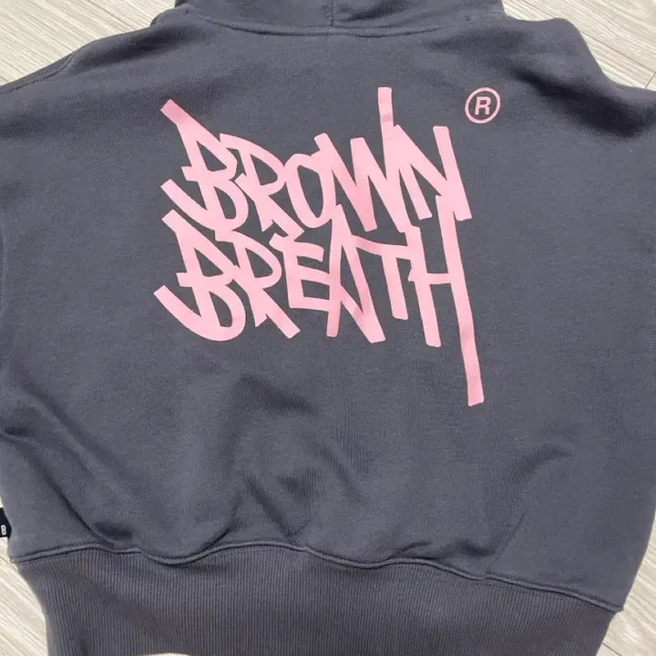 [BUNJANG] Brownbreath Charcoal Crop Hoodie / 브라운브레스 크롭 후드티 차콜 FREE