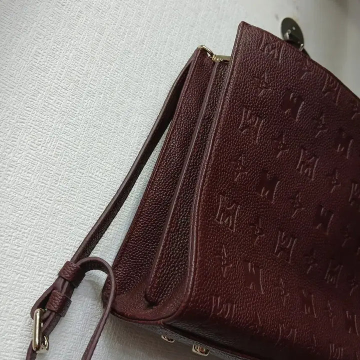 [BUNJANG] Metrocity Embossed Brown Shoulder Bag / 메트로시티 엠보 가방 브라운 숄더백
