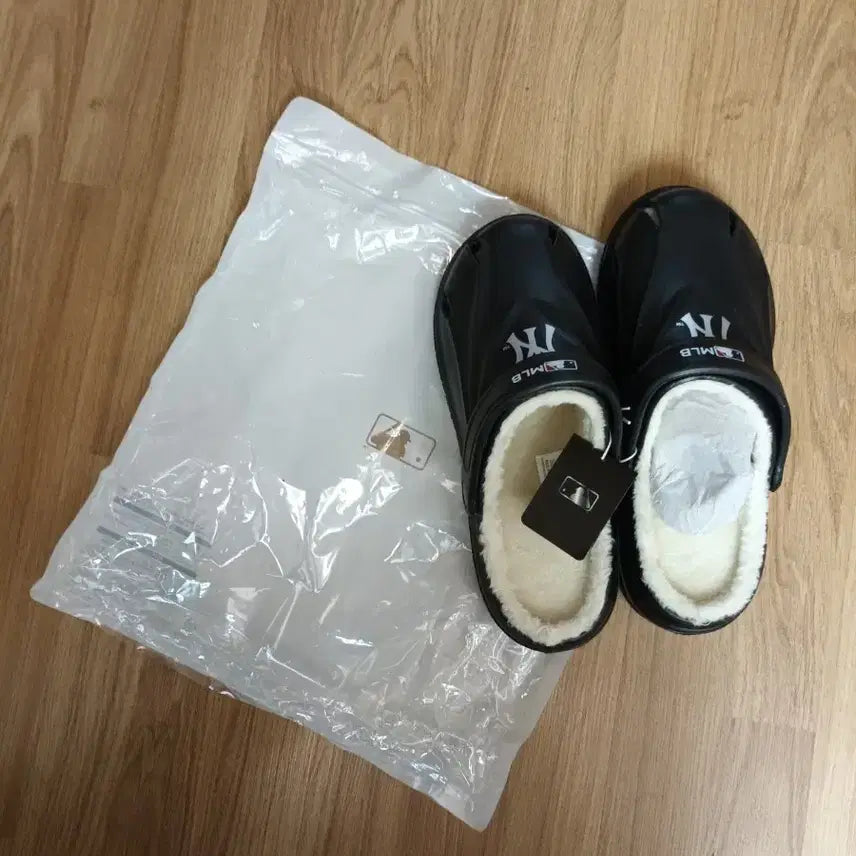 [BUNJANG] MLB Unisex Winter Slippers Sandals / MLB 방한 슬리퍼 샌들
