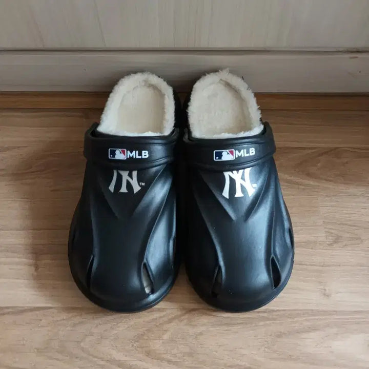 [BUNJANG] MLB Unisex Winter Slippers Sandals / MLB 방한 슬리퍼 샌들