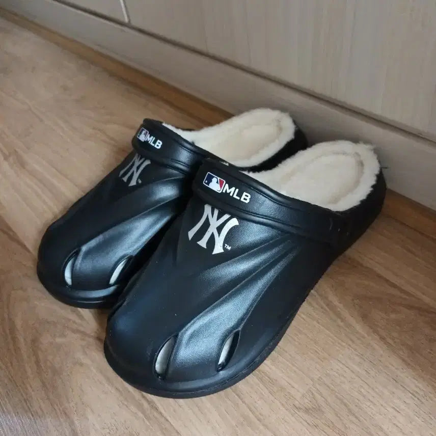 [BUNJANG] MLB Unisex Winter Slippers Sandals / MLB 방한 슬리퍼 샌들