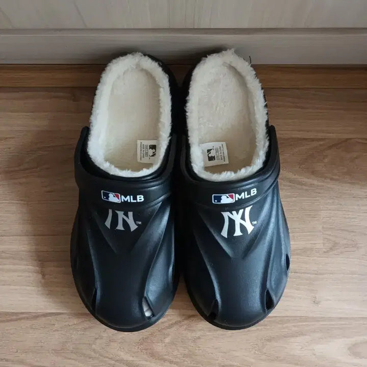 [BUNJANG] MLB Unisex Winter Slippers Sandals / MLB 방한 슬리퍼 샌들