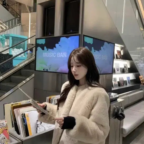 [BUNJANG] Plantshop Beige Faux Fur Jacket / 플랜트샵 퍼자켓 베이지